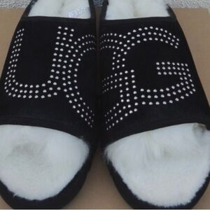 UGG Black logo Tuscanna slide Slippers with White Fur and Stud Details UC